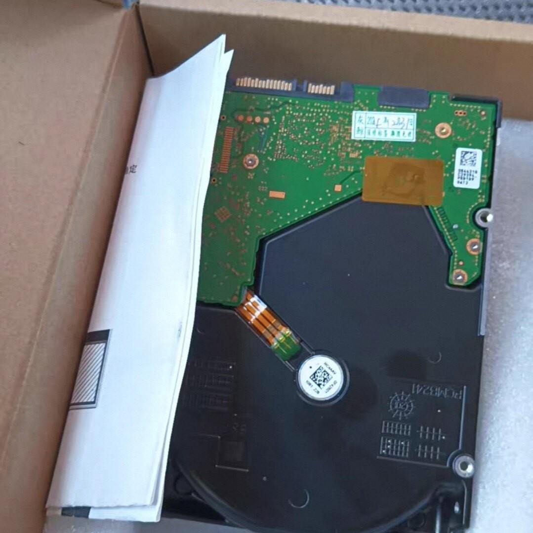 WUH721816ALE6L4 企业级内置 16T 7.2K 3.5 英寸硬盘