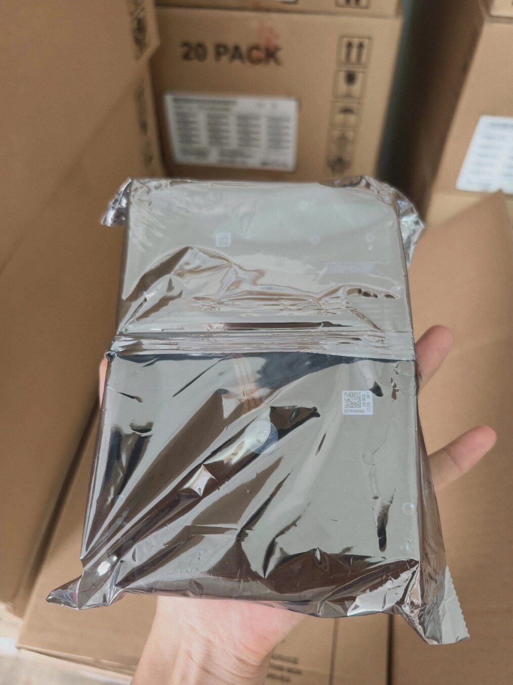 企业级外置 28TB 硬盘 ST28000NM001C