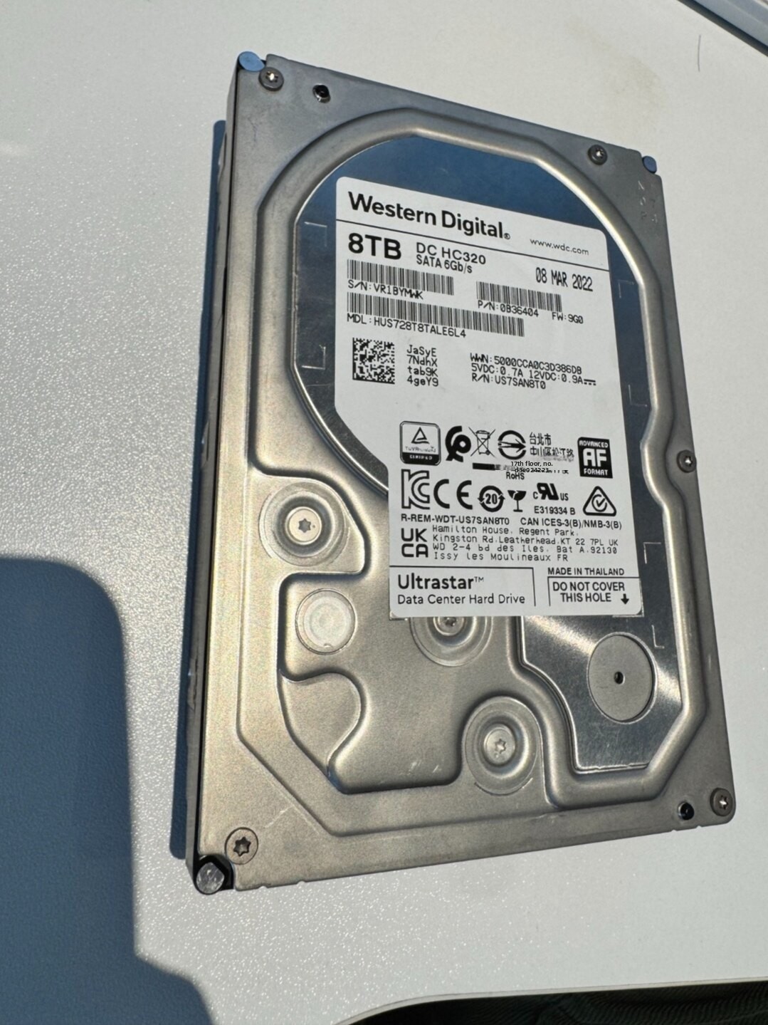 内置 8TB SATA HUS728T8TALE6L4 企业级服务器硬盘 3.5 英寸 7200 转/分