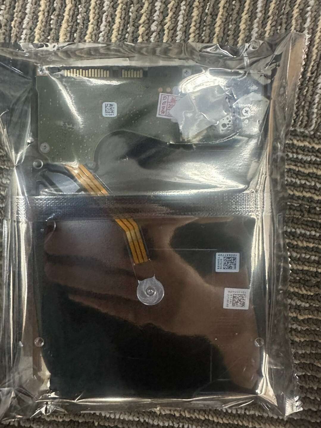ST12000NM000J 企业级外置 12TB 硬盘