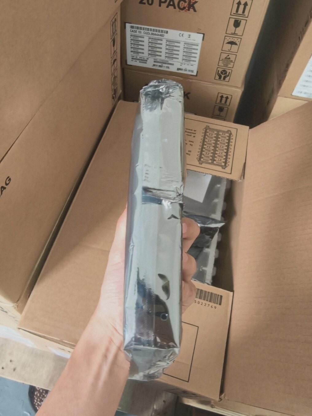 企业级外置 28TB 硬盘 ST28000NM001C