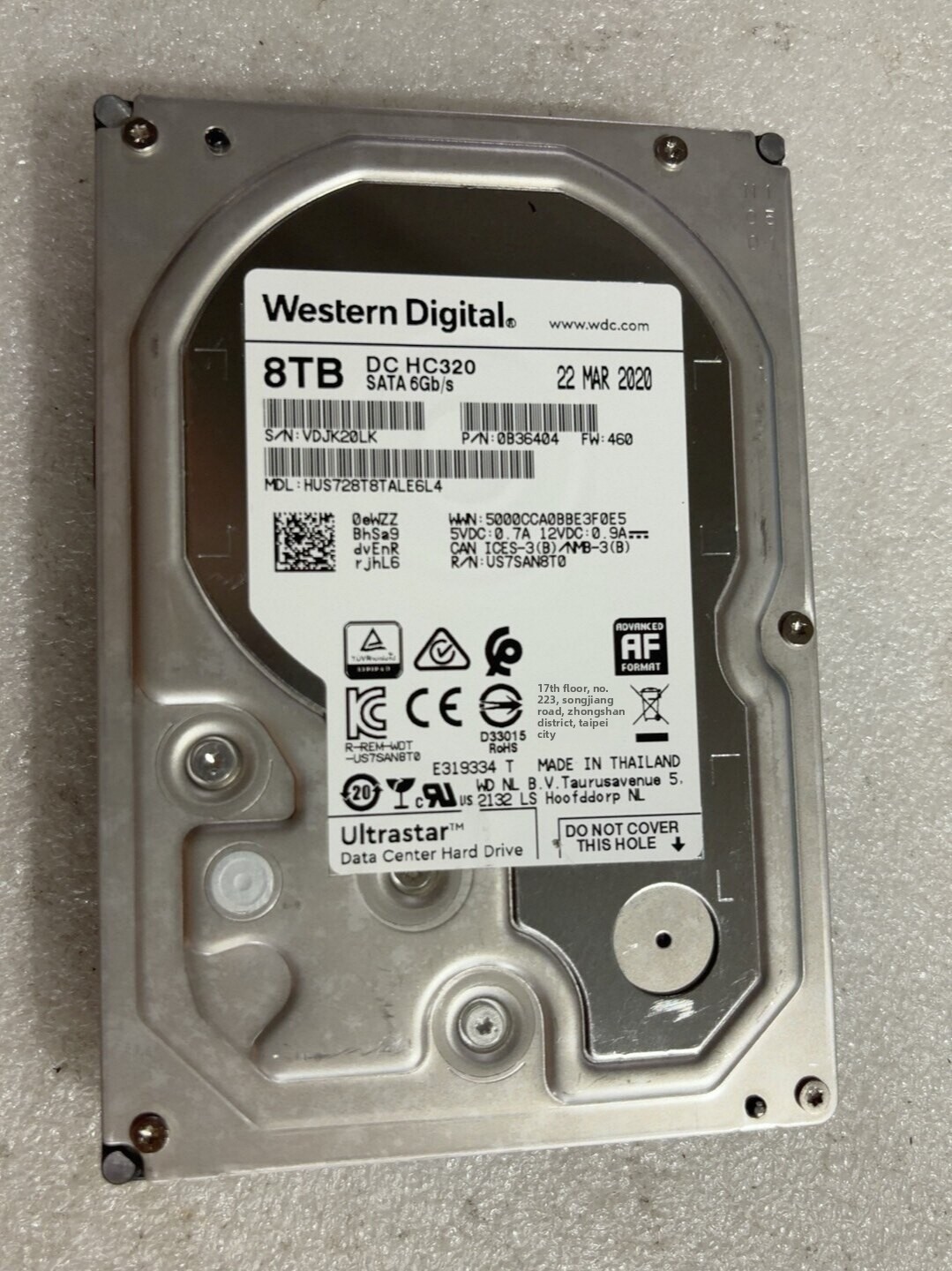 内置 8TB SATA HUS728T8TALE6L4 企业级服务器硬盘 3.5 英寸 7200 转/分